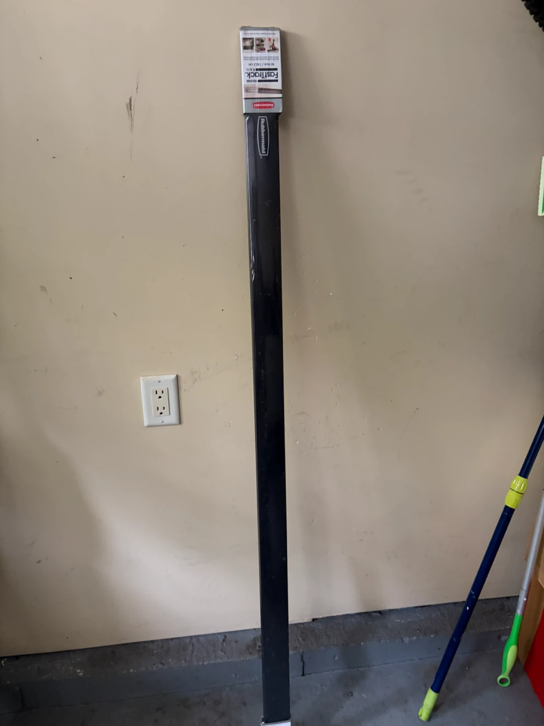 Rubbermaid FastTrack Rail - 56 inch - photo 2