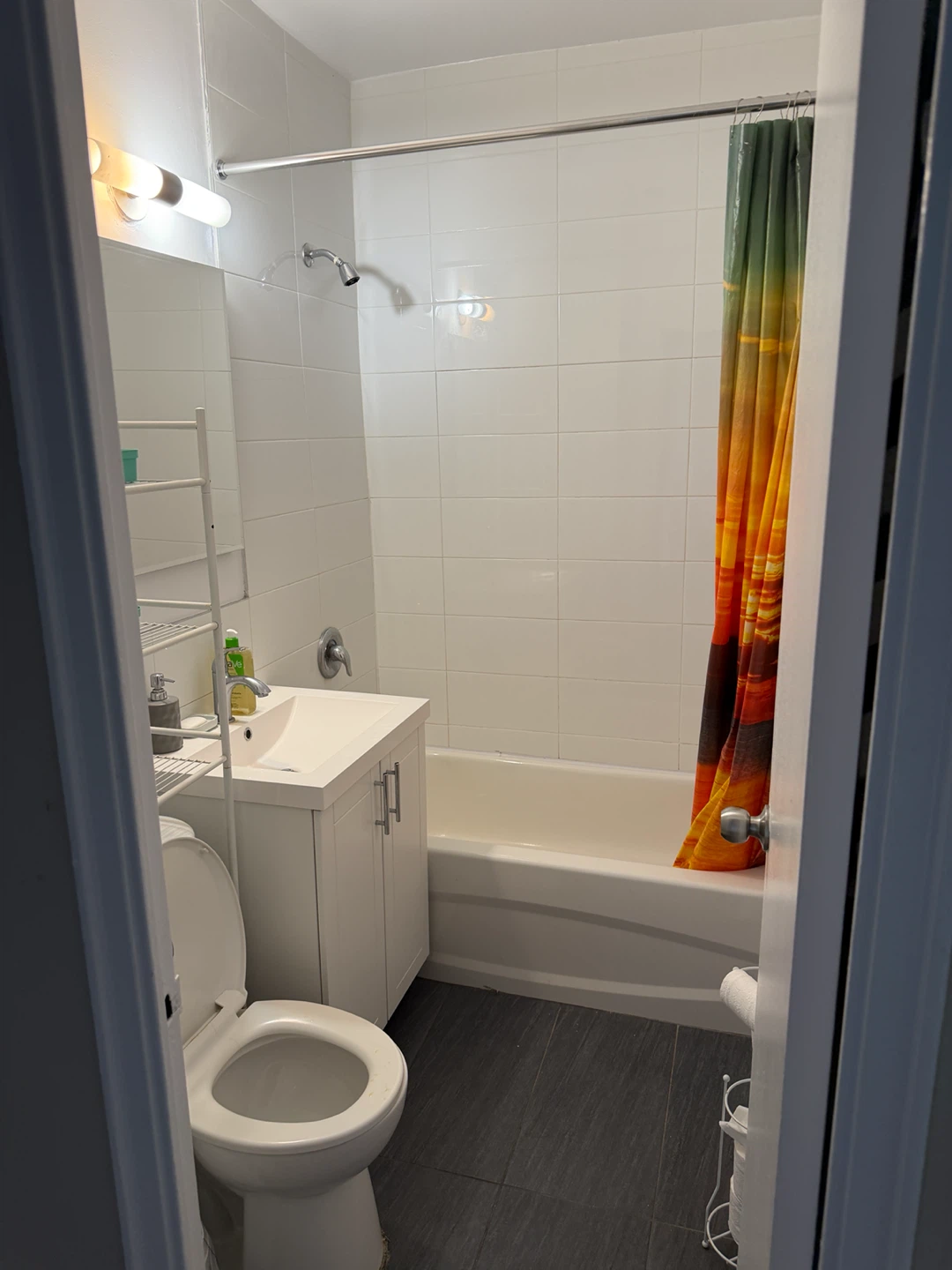 Private room for rent is available - photo 5
