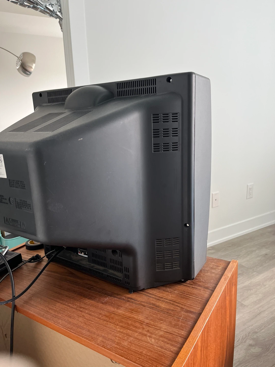 Free Sanyo CRT TV - photo 2