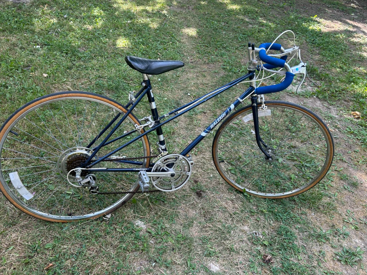Raleigh racing bike 10 speed 27 inches wheels