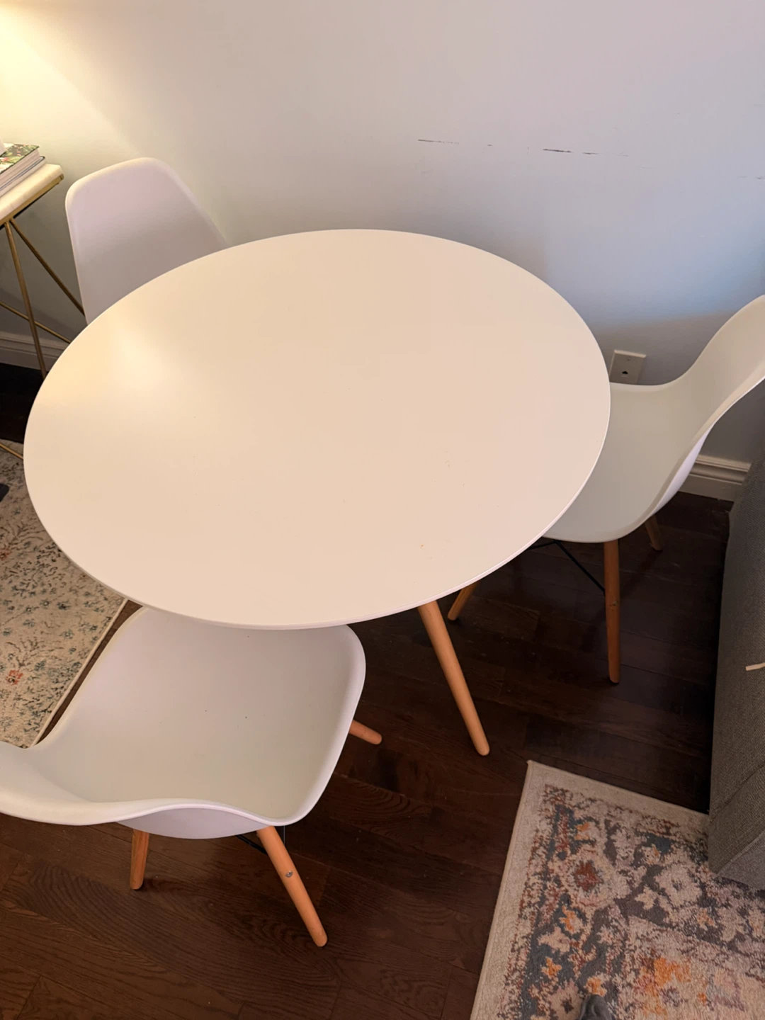 White Round Dining Table with Wooden Legs