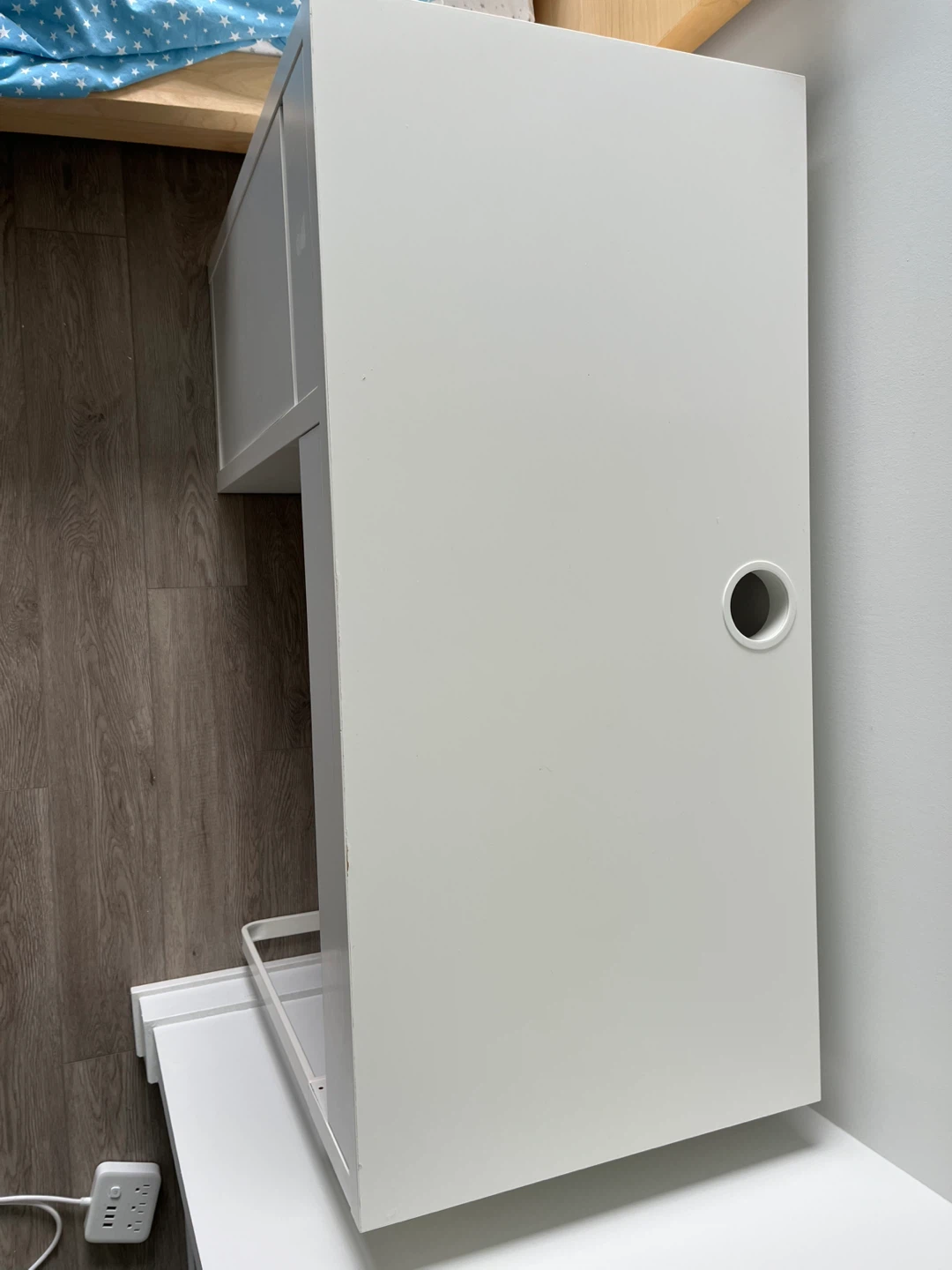 Ikea Micke Desk (White) - Moving Sale - photo 2