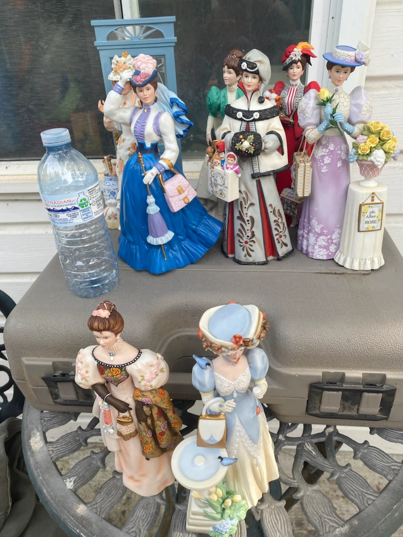 AvonCollection of Victorian-Style Figurines(15each)