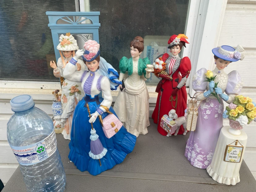 AvonCollection of Victorian-Style Figurines(15each) - photo 2