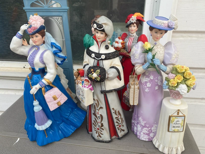 AvonCollection of Victorian-Style Figurines(15each) - photo 3
