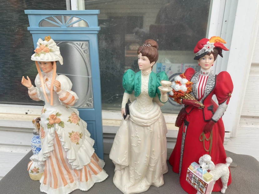 AvonCollection of Victorian-Style Figurines(15each) - photo 4