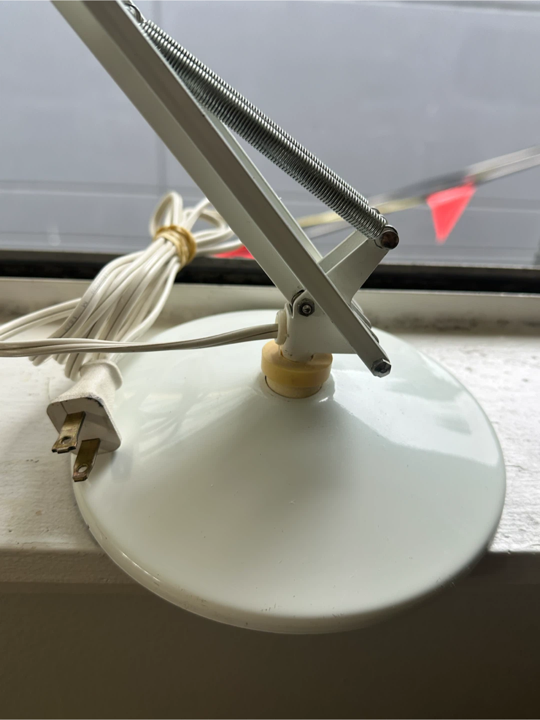 Mid century white articulated Luxo table lamp - photo 2