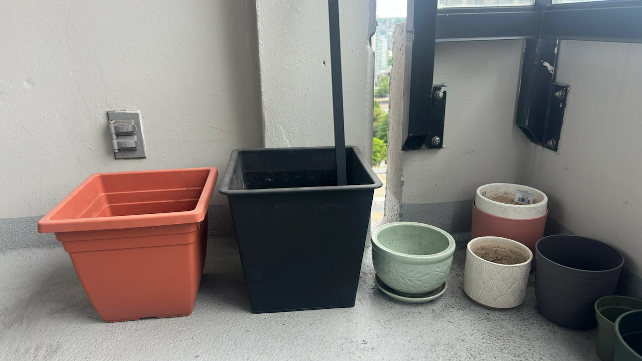 9 Assorted Plant Pots