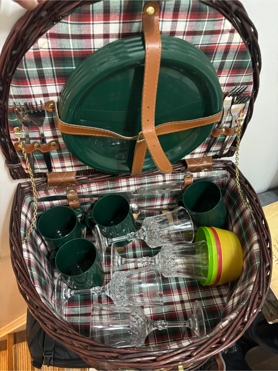 Hickory Farms Picnic Basket Set - photo 2