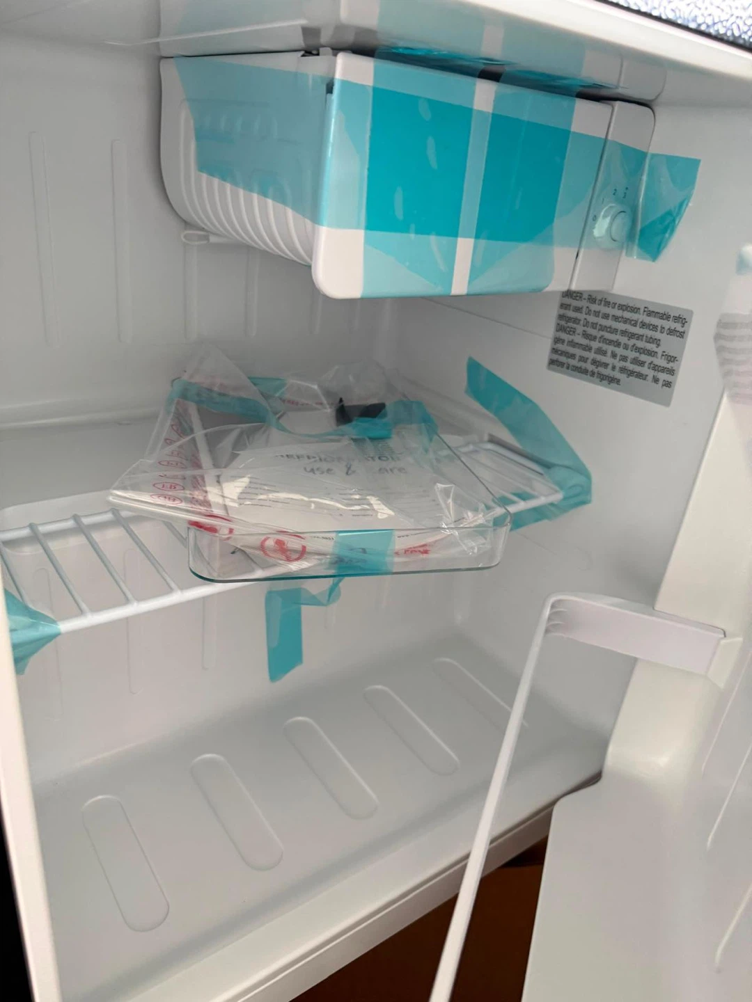 Frigidaire Mini Fridge - photo 5