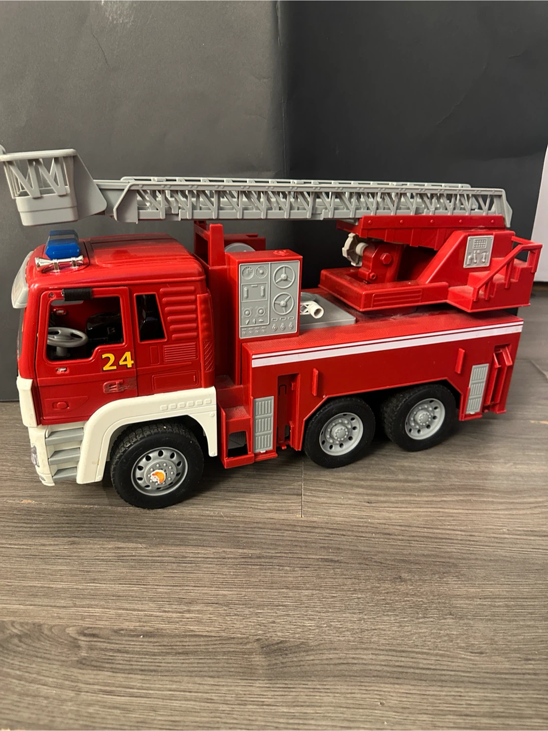 Fire Truck with Ladder, lights and sound - photo 2