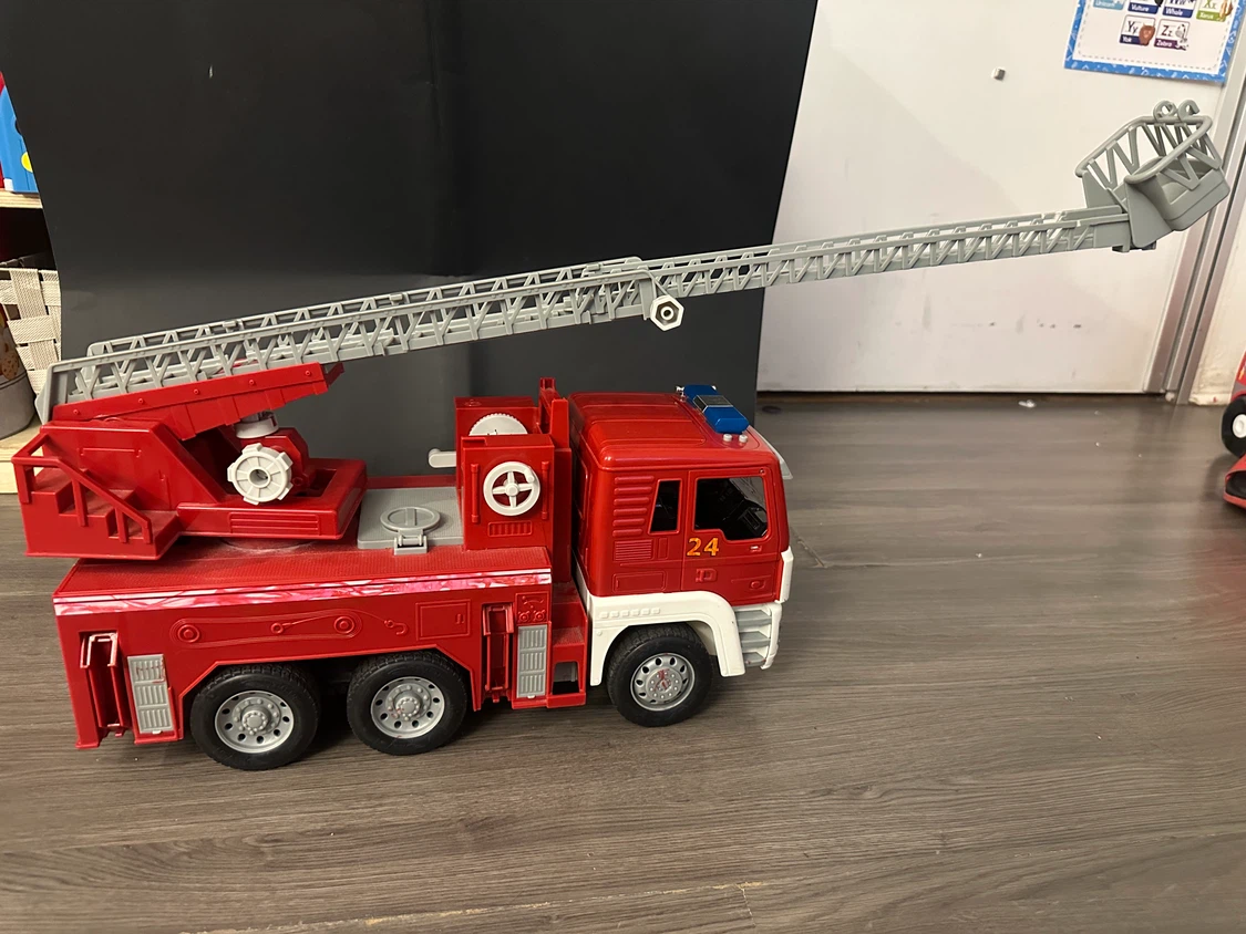 Fire Truck with Ladder, lights and sound - photo 3