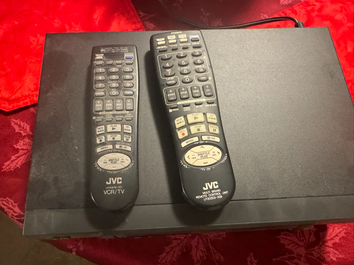 JVC VHS VCR with Remote - photo 3
