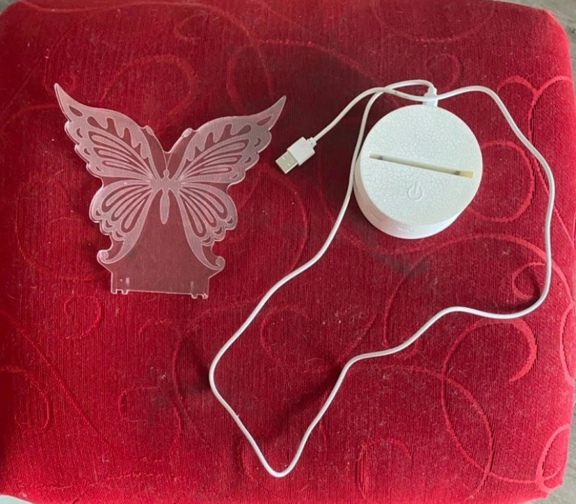 Light-Up Butterfly Lamp - photo 3
