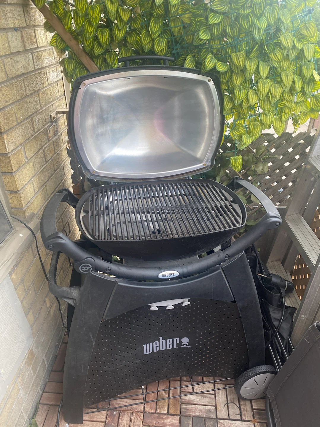 Weber Q2400 Electric BBQ - photo 2