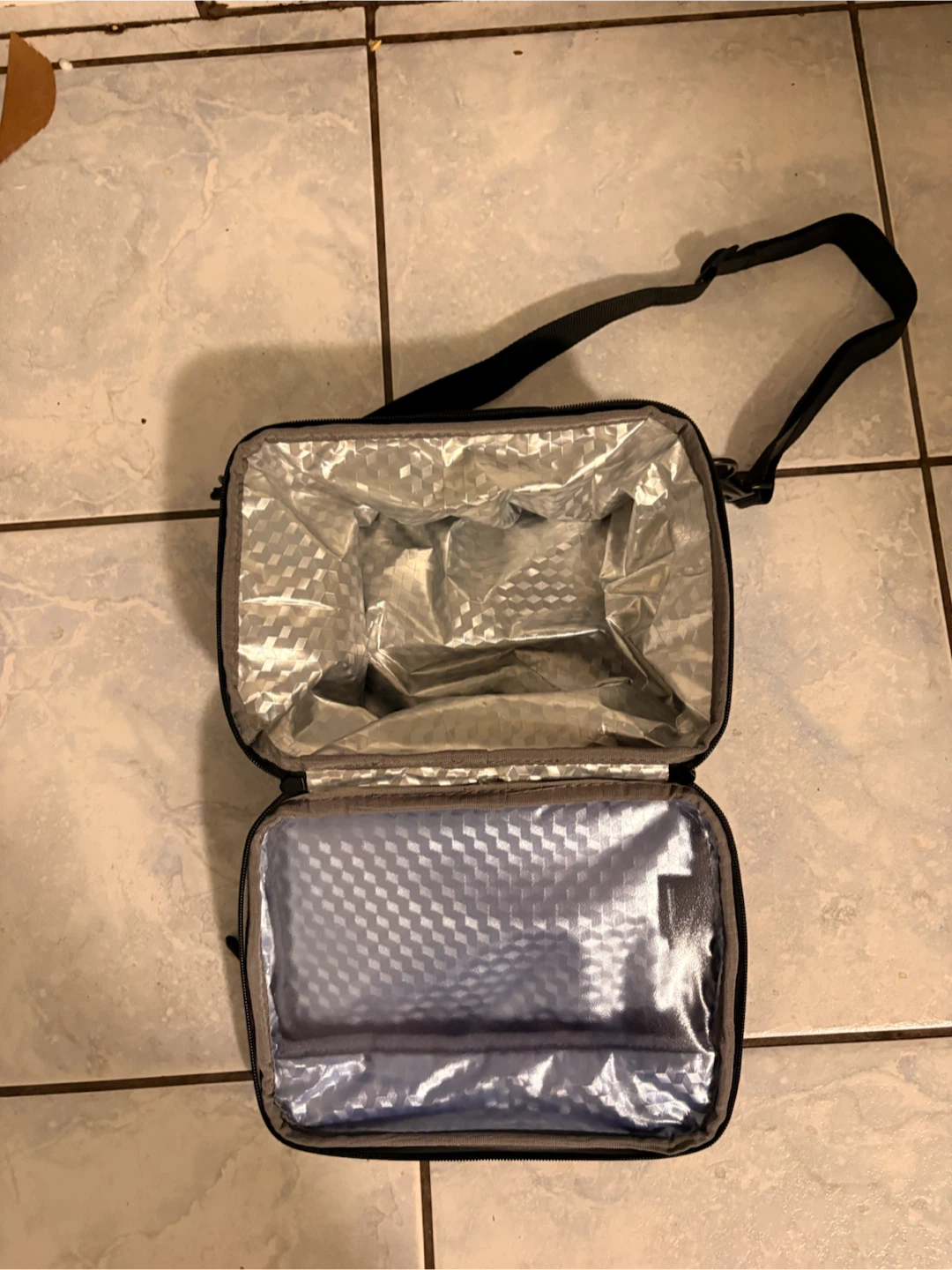 Roots Black Insulated Lunch Bag - photo 2