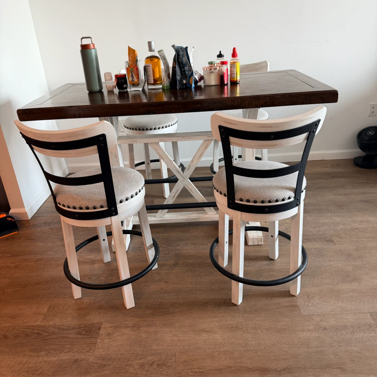 Counter Height Dining Table and 4 Barstools - photo 3