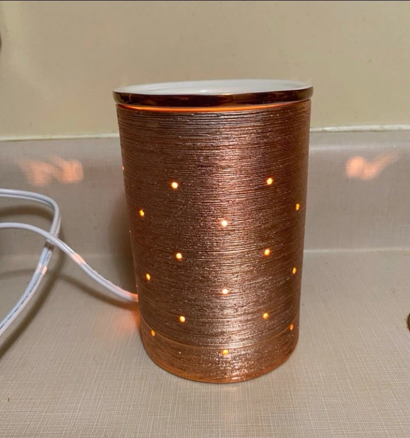 Scentsy Etched Core Wax Warmer with 4 Wax Bars