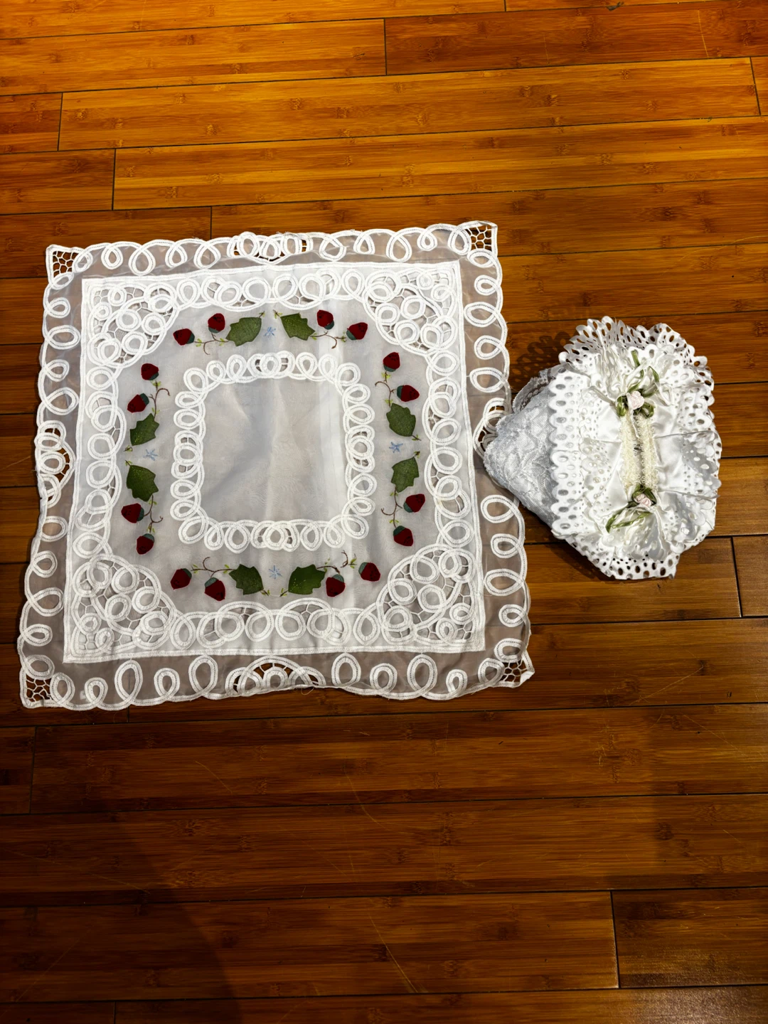 Lace pillow and tissue cover