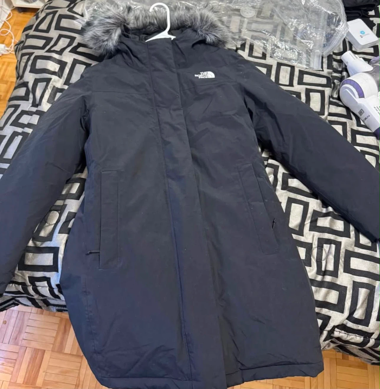 The North Face Black Parka with Faux Fur Hood - photo 3