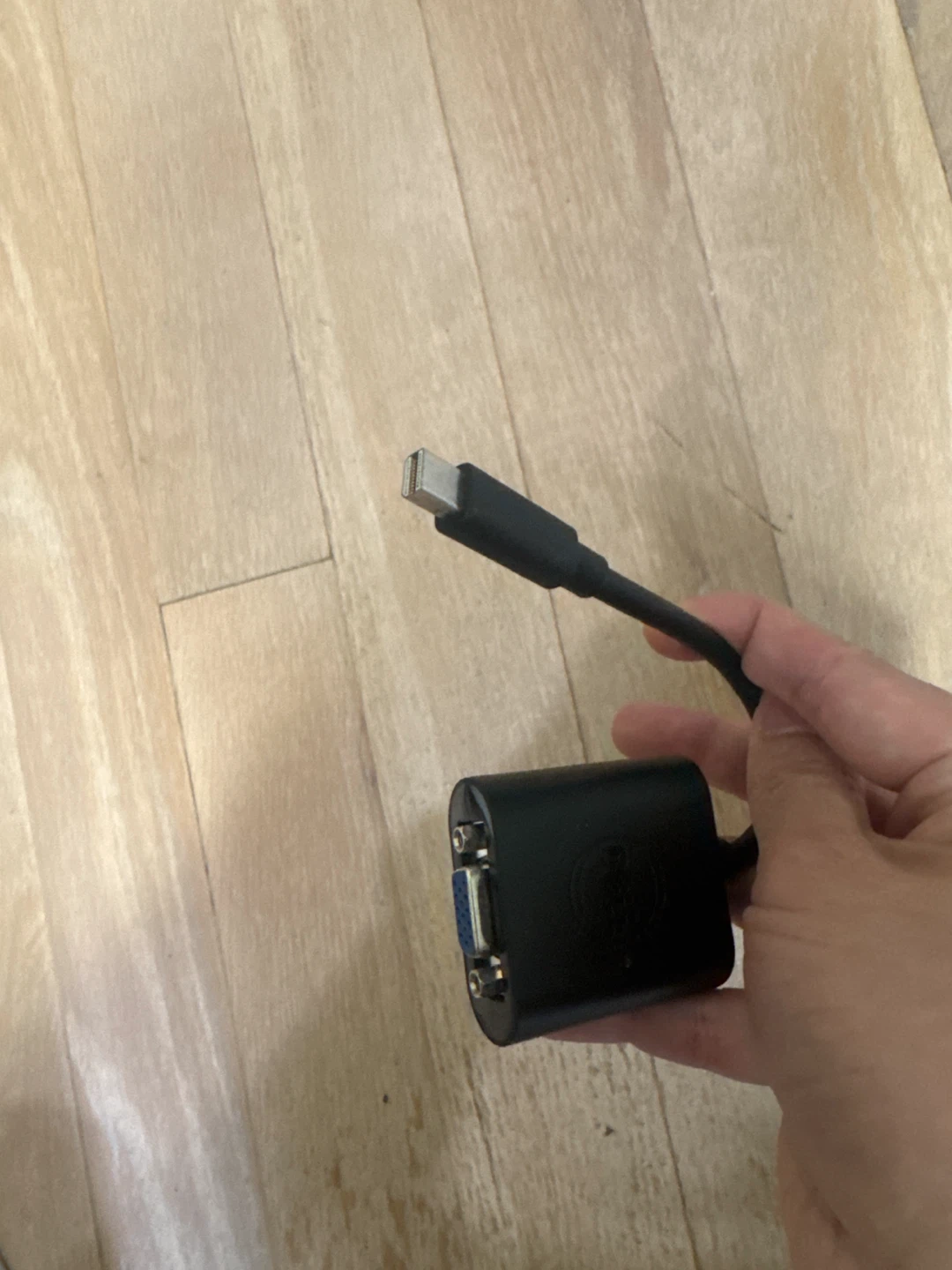 Mini display port to VGA Adapter