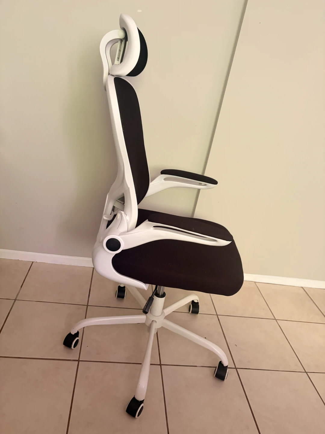 Ergonomic Office Chair - White/Black - photo 3