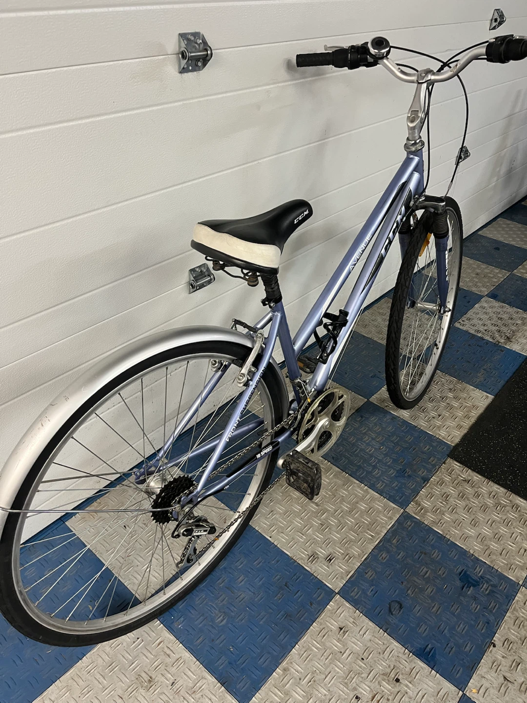 CCM Avanti Women's Hybrid Bike - photo 2