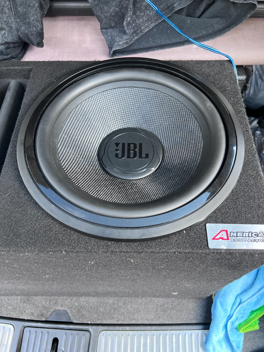 JBL Dual 12-inch Subwoofer Box with Planet Audio Amplifier - photo 3