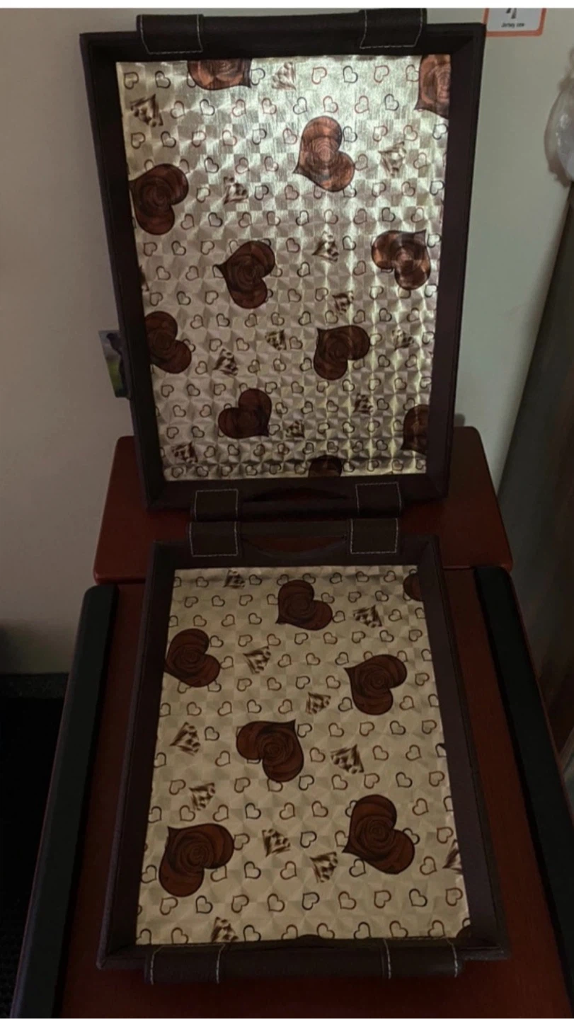 Set of 2 Decorative Trays with Heart Print