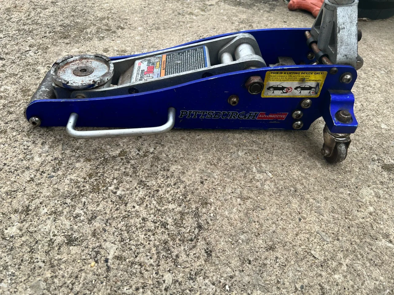 Pittsburgh Racing 1.5 Ton Floor Jack - photo 2