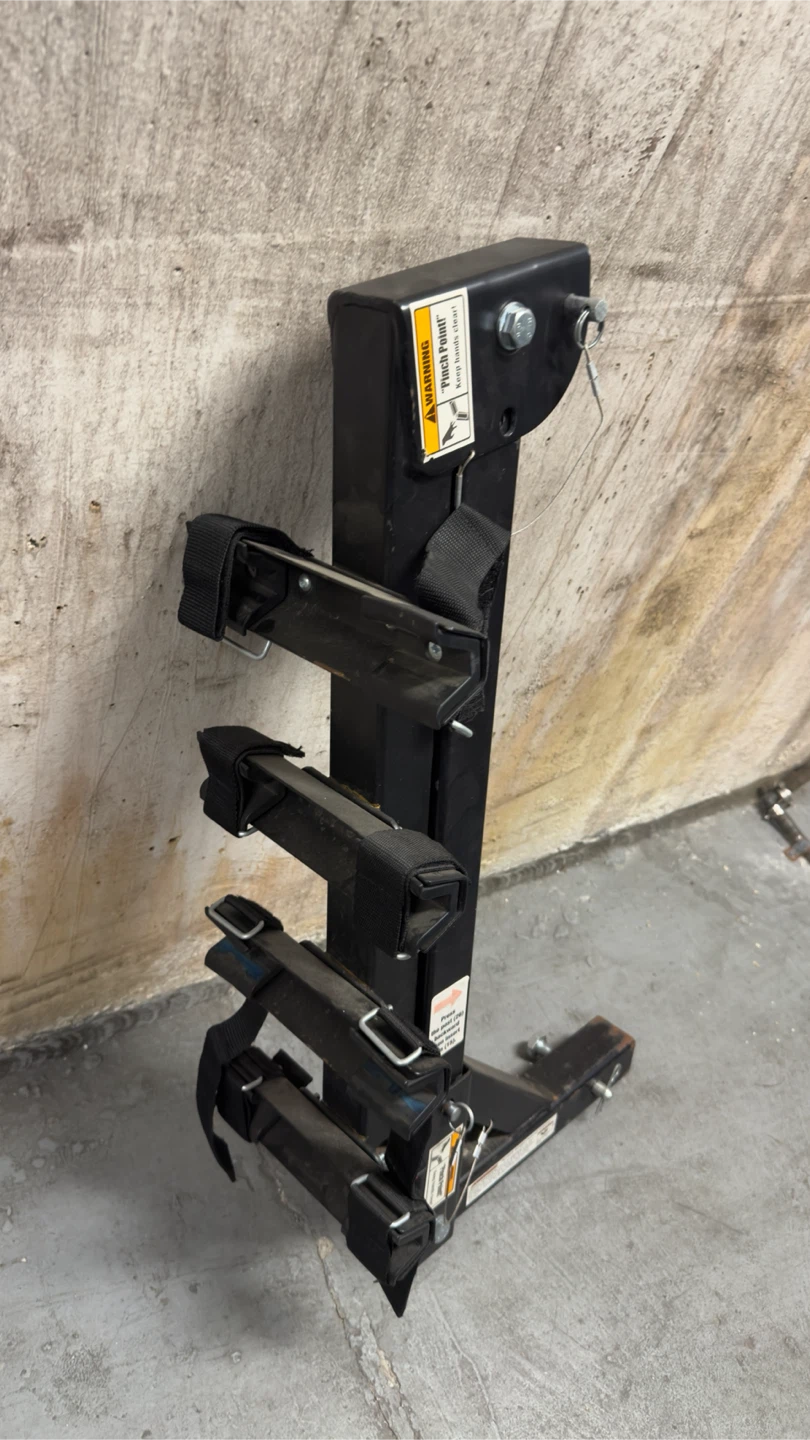*Moving out sale* Hitch Mounted bike rack - photo 2