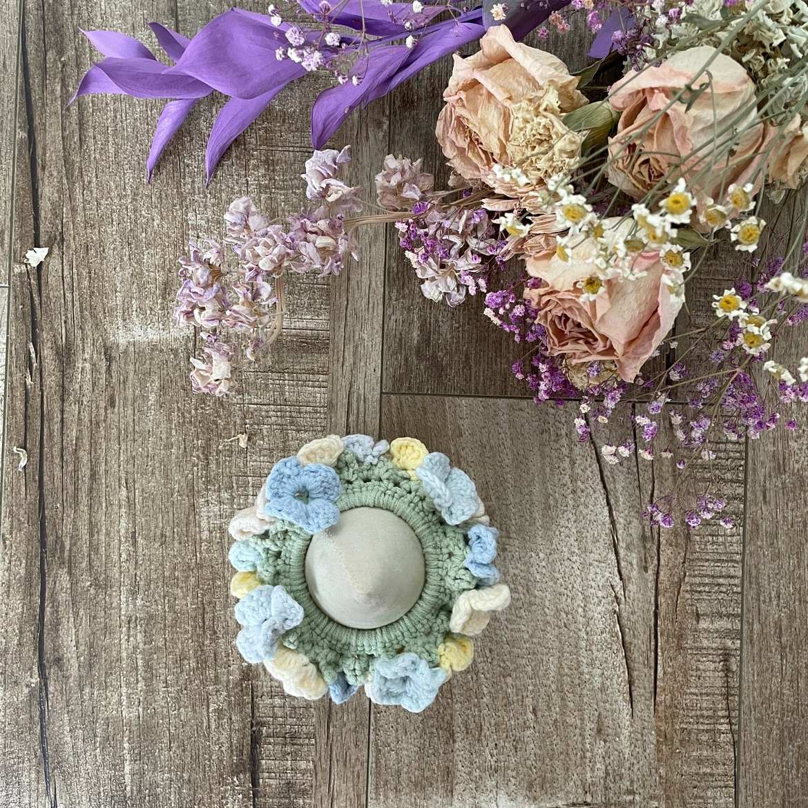 BRAND NEW 🥕 Handmade Crochet Blue Yellow Flowers Scrunchie - photo 2