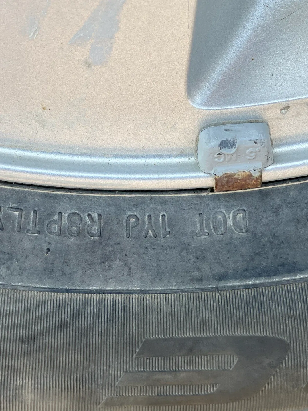 Set of 4 Tires with Rims - photo 4