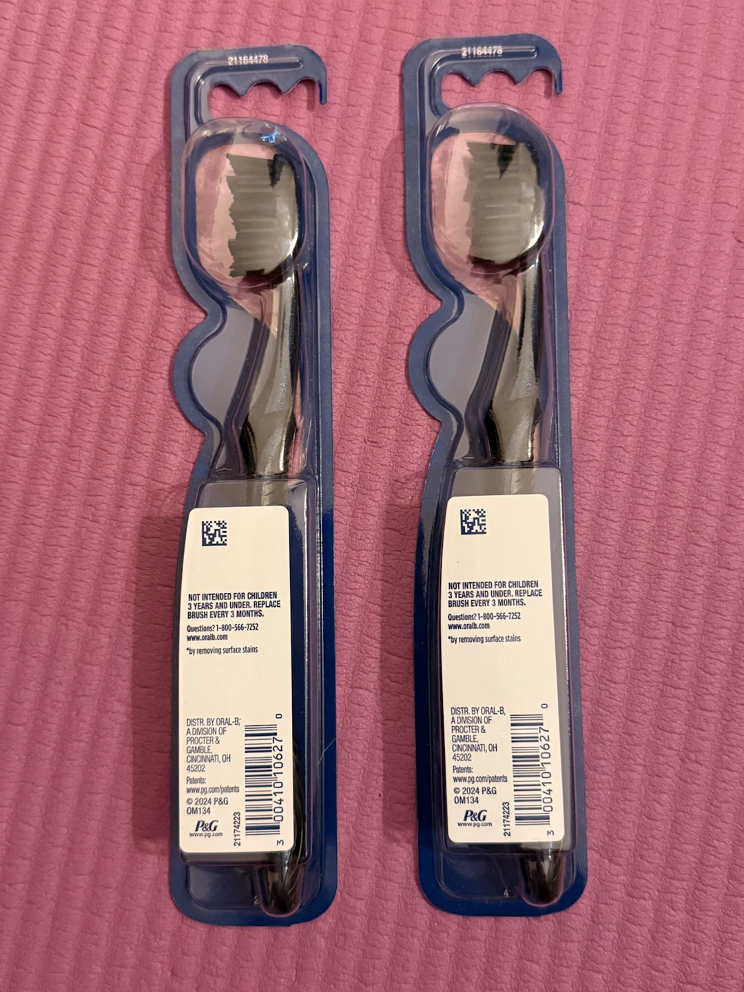 NEW✨Oral-B Advanced Whitening Charcoal Toothbrush - Soft - photo 2