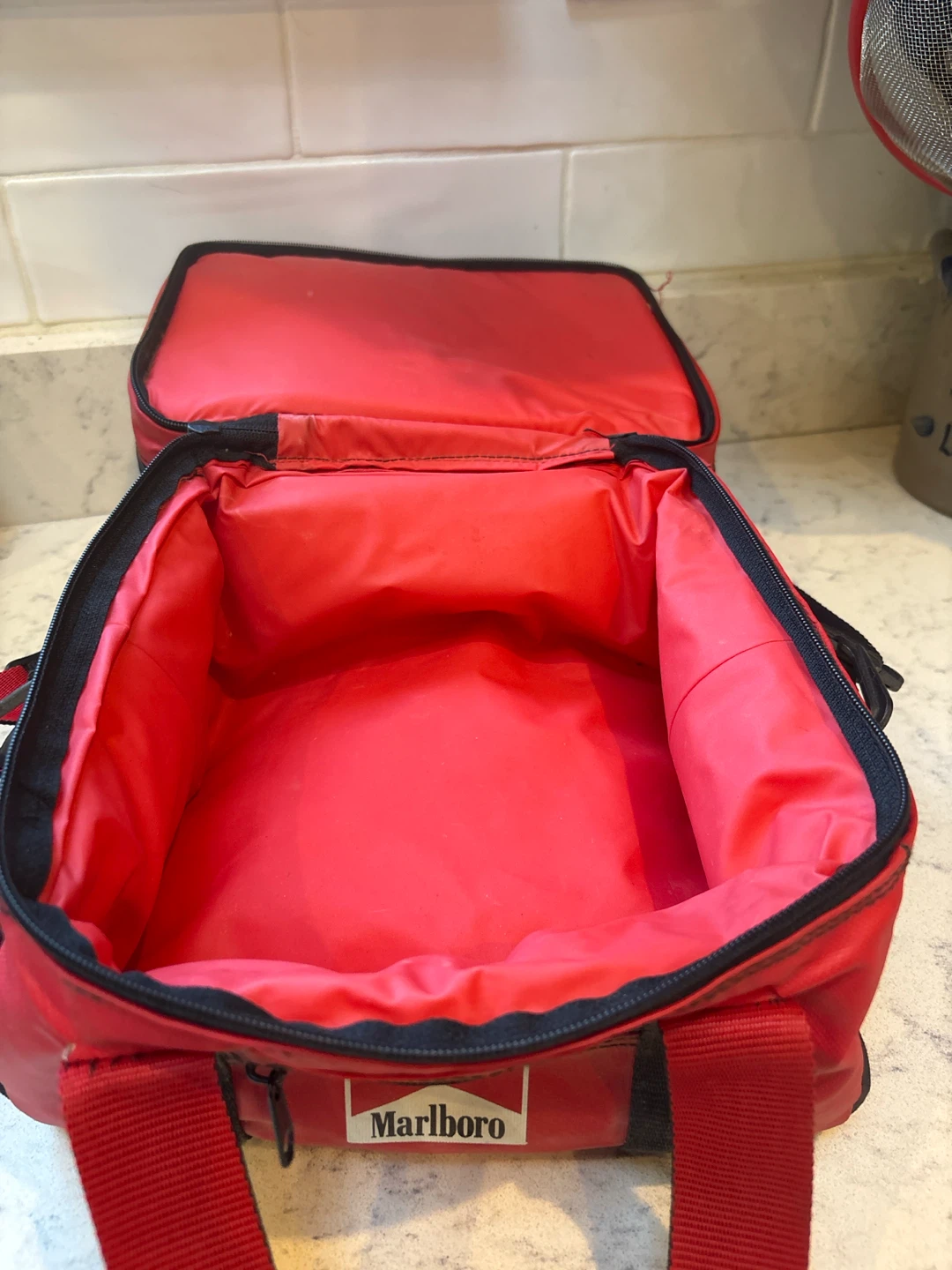Marlboro Red Insulated Lunch Bag Cooler - photo 2
