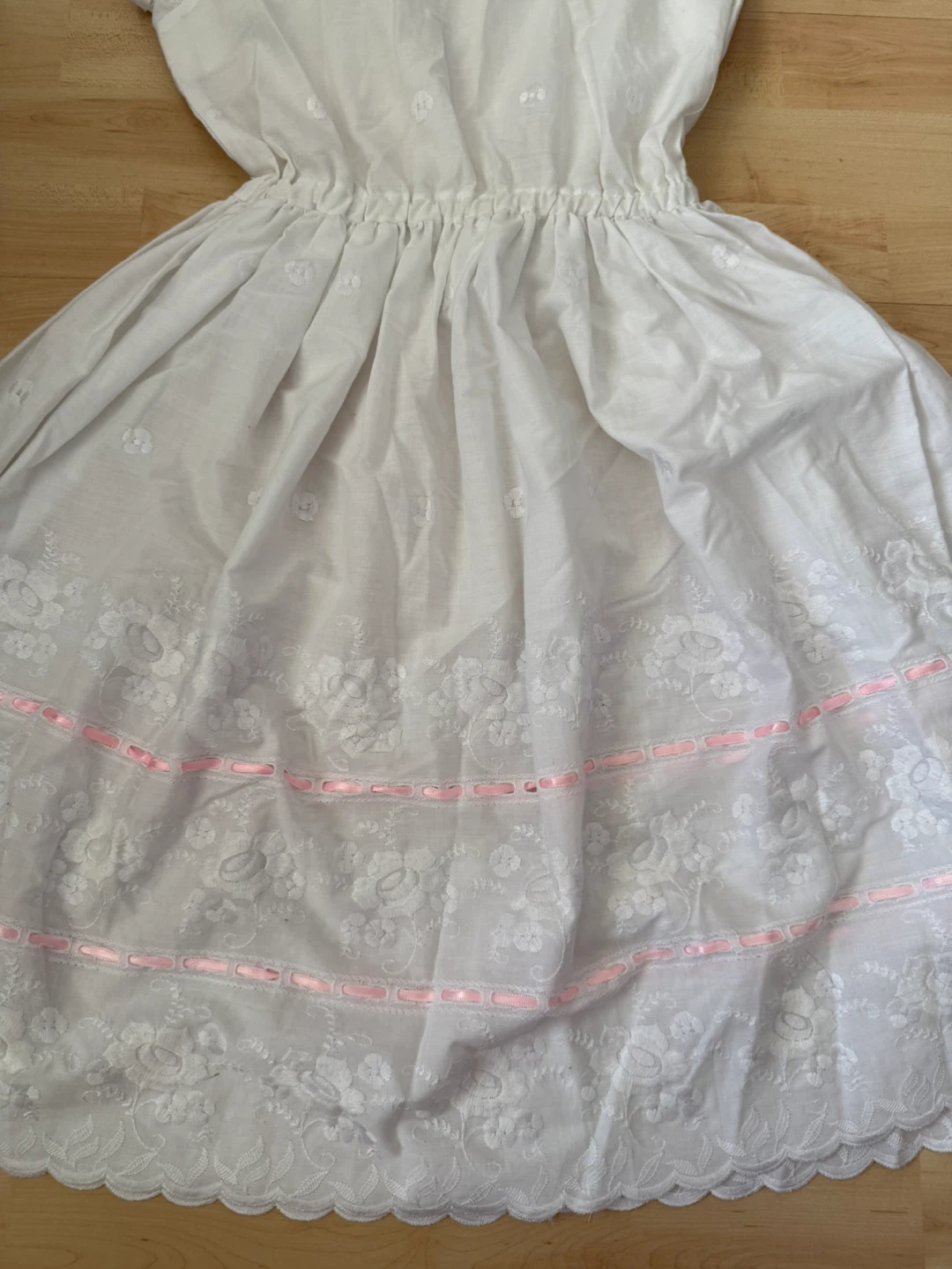 White eyelet sundress with pink ribbon accents - photo 3