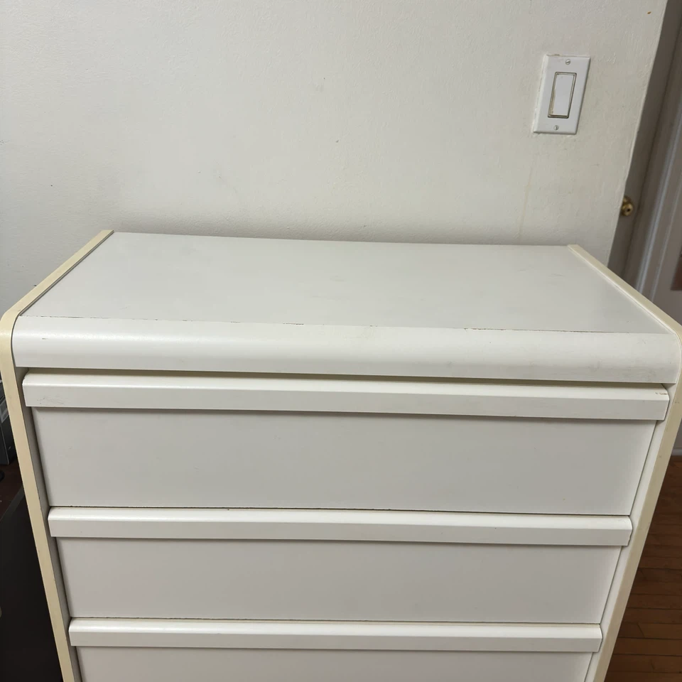 White 5-Drawer Dresser - photo 3