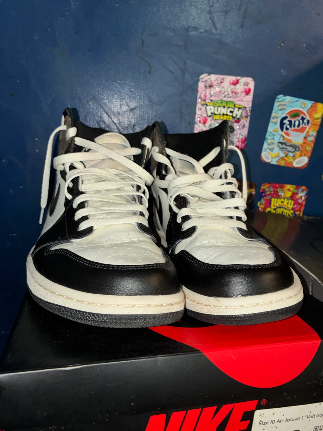 Nike Air Jordan 1 High OG "Mocha" Size 10 - photo 2