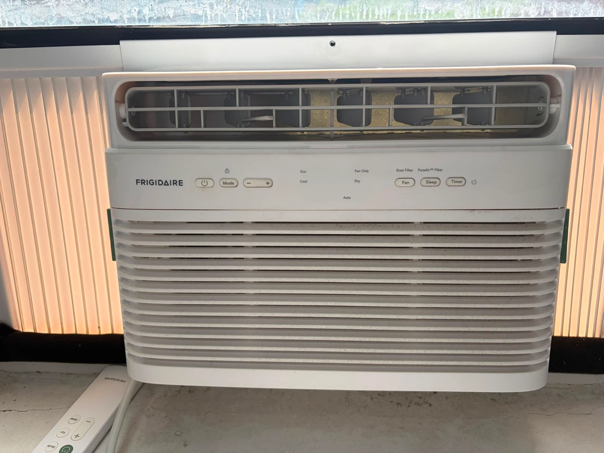 Frigidaire Window Air Conditioner - photo 4