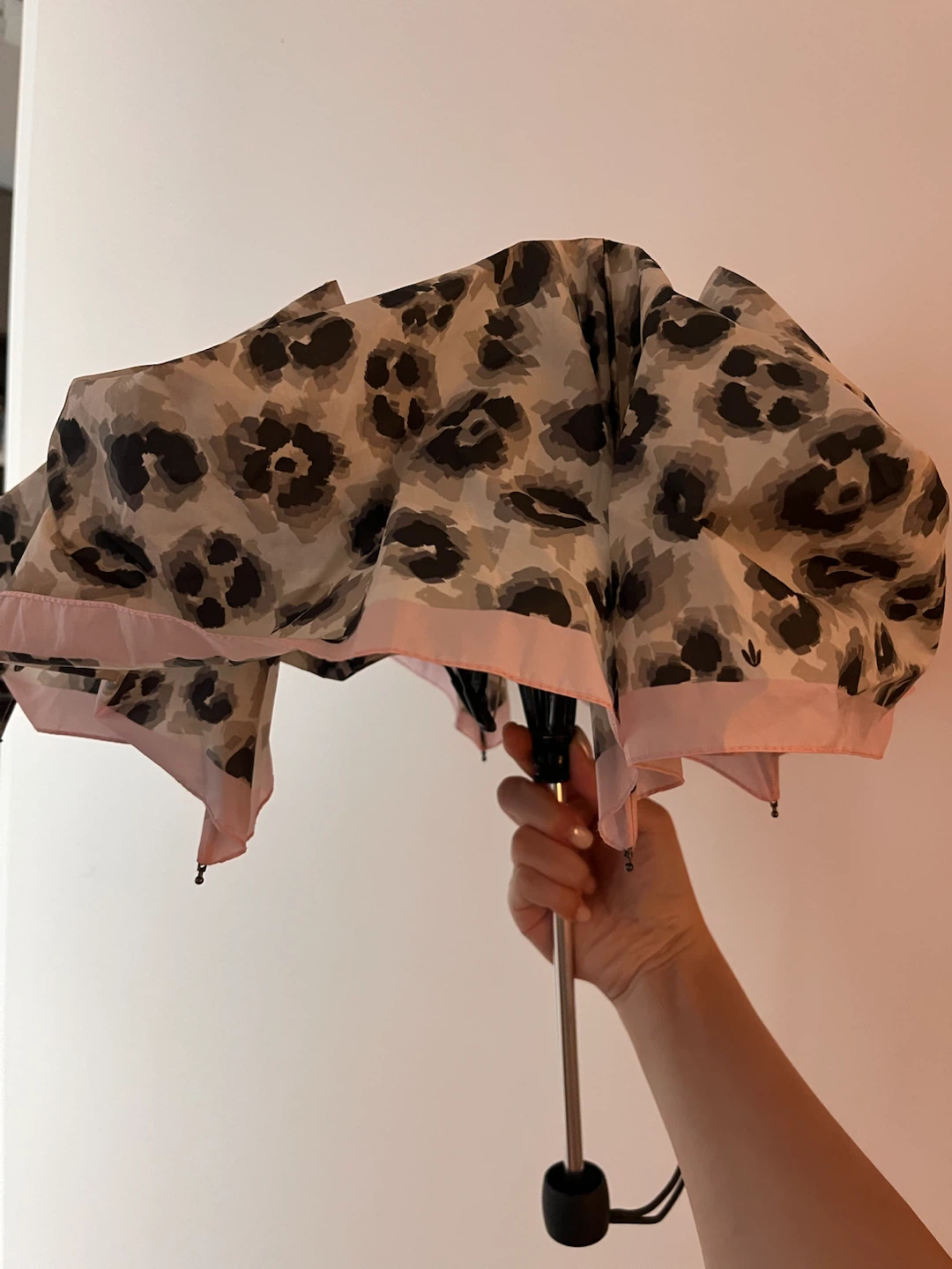 Foldable Leopard Print Umbrella with Pink Trim