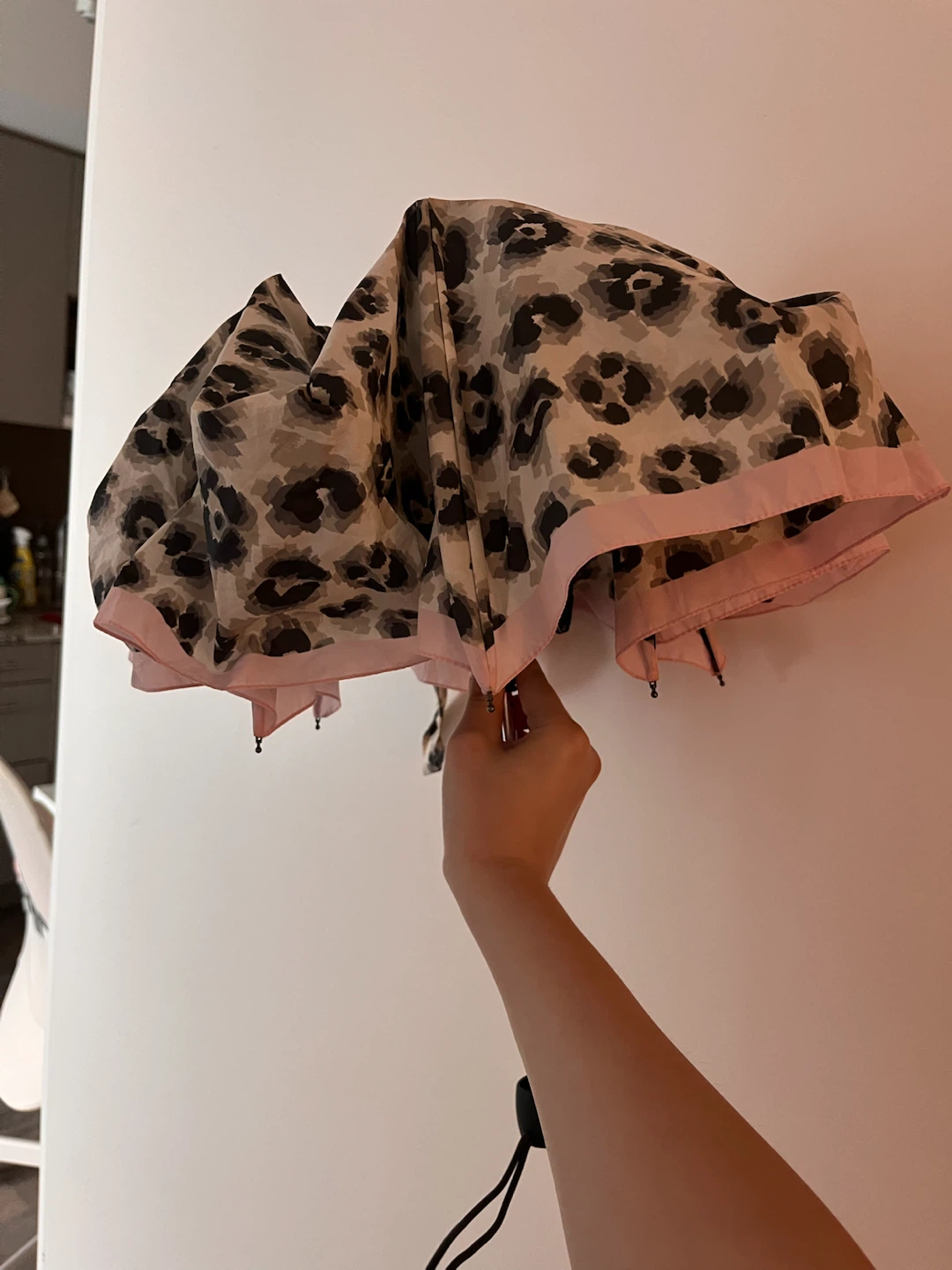 Foldable Leopard Print Umbrella with Pink Trim - photo 2