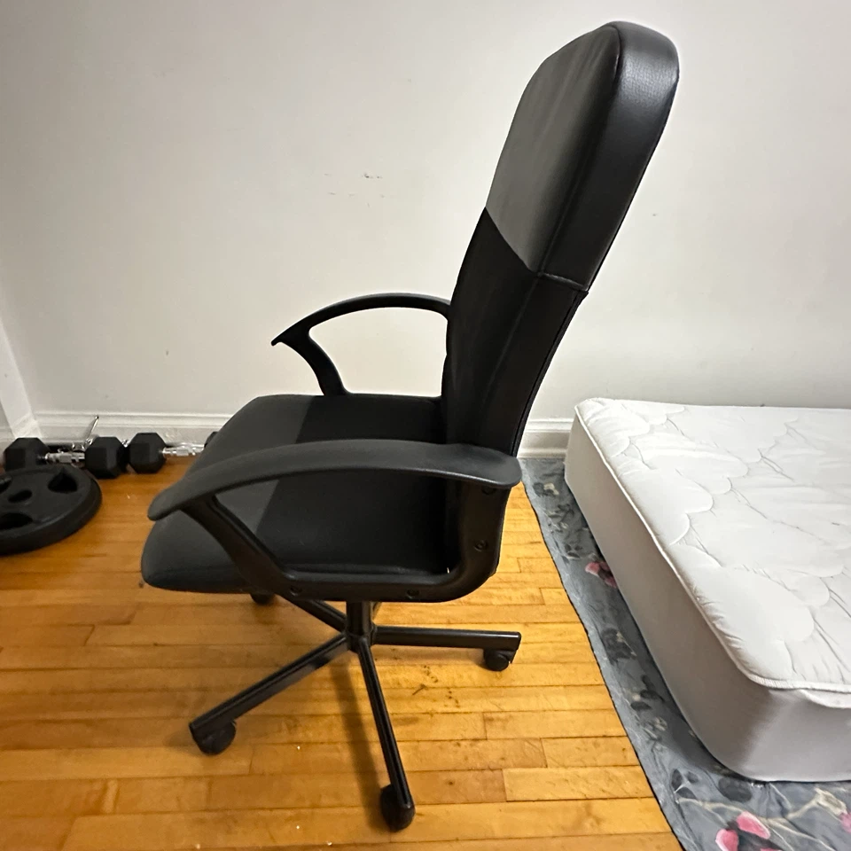 Black Office Chair - photo 2