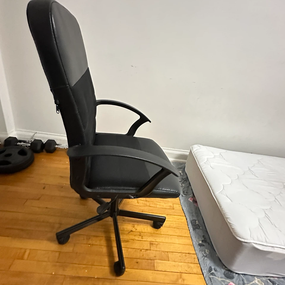 Black Office Chair - photo 4