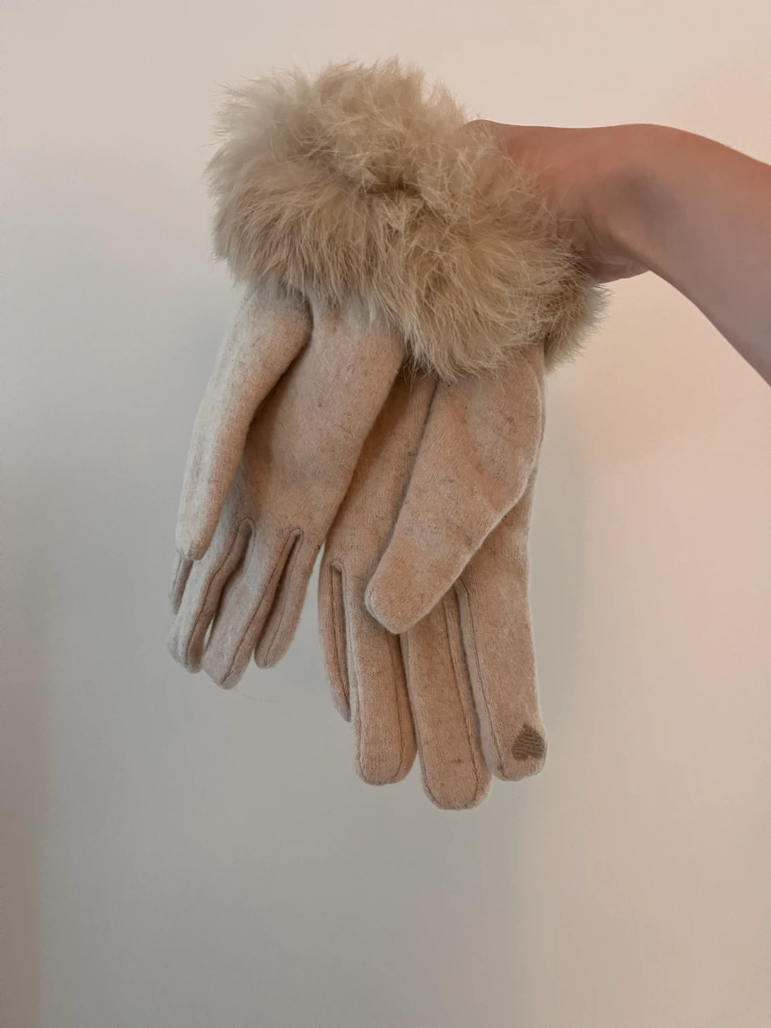 Cream Gloves with Fur Trim