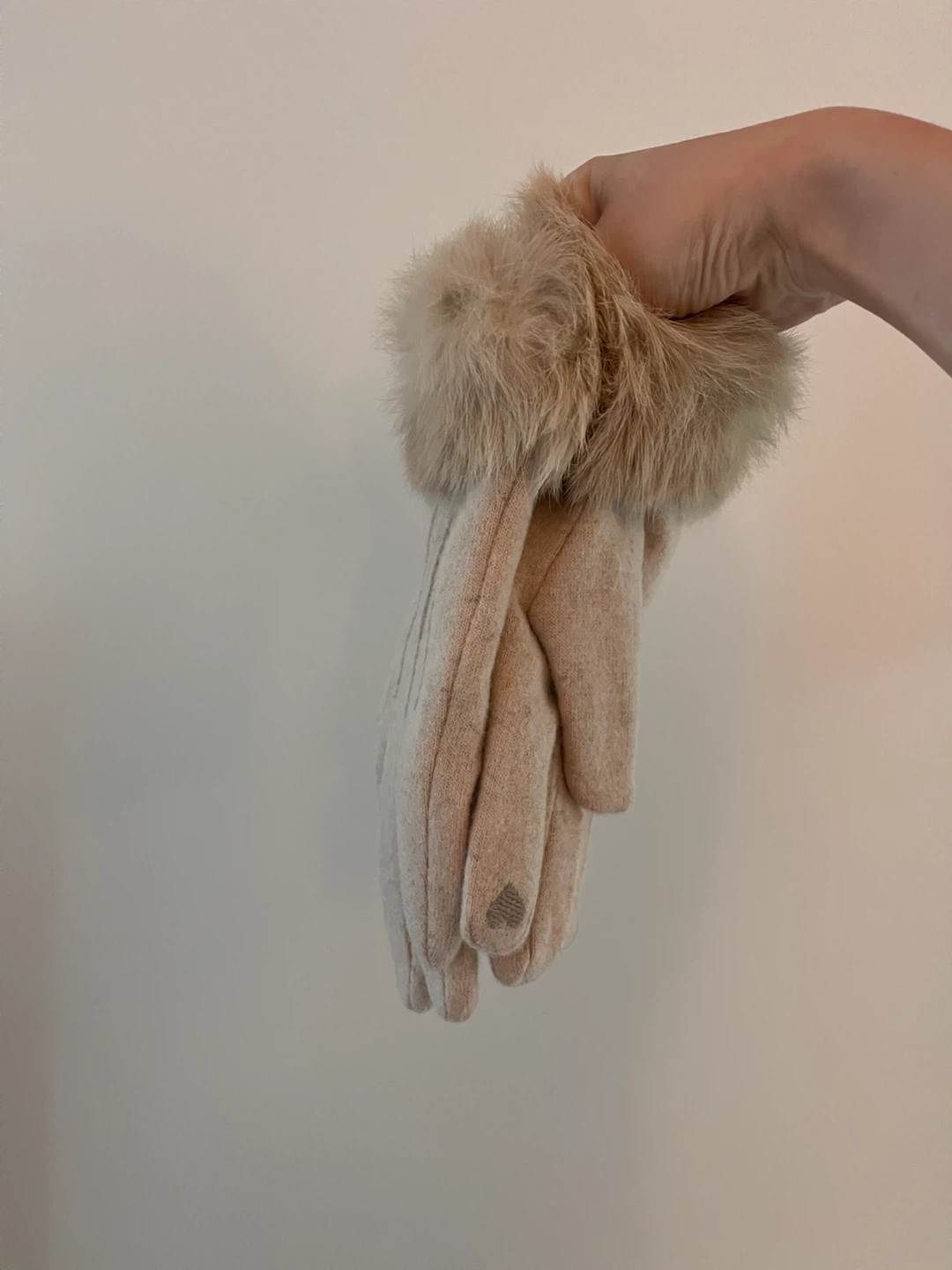 Cream Gloves with Fur Trim - photo 2
