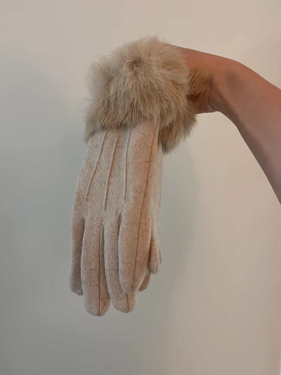 Cream Gloves with Fur Trim - photo 3