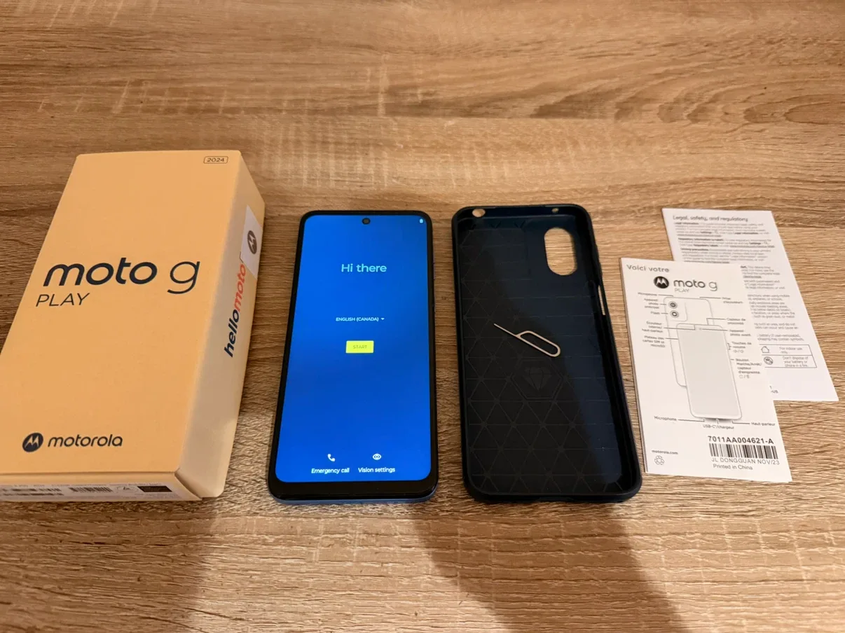 Motorola Moto G Play 2024 Smartphone - UNLOCKED WITH CASE
