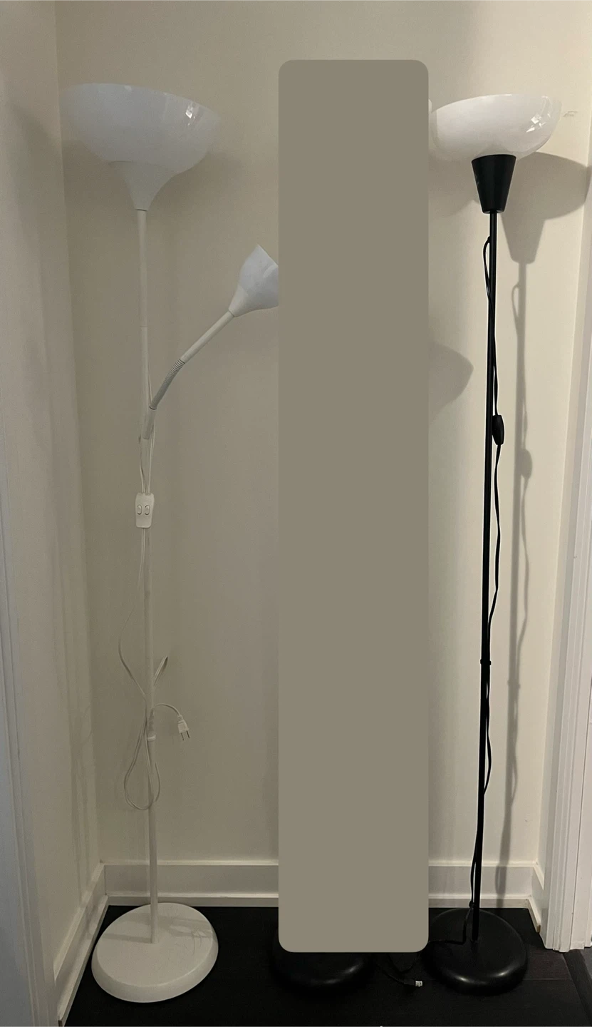 Set of 2 Floor Lamps (1 Black, 1 White)