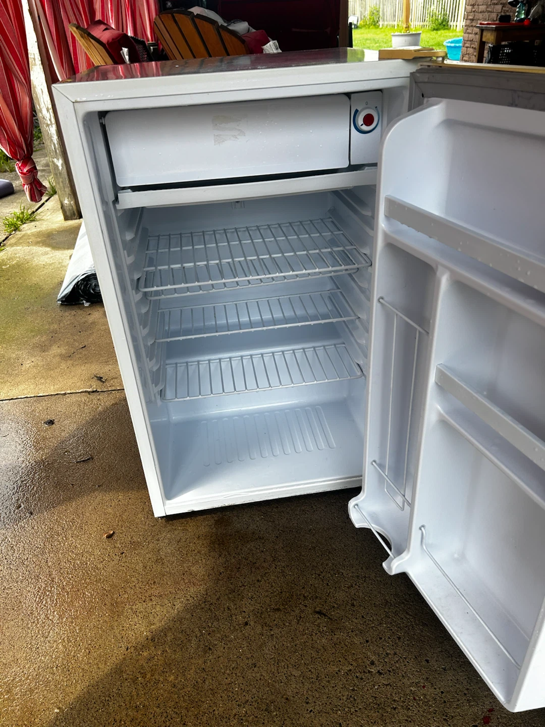 Danby Mini Fridge - photo 3