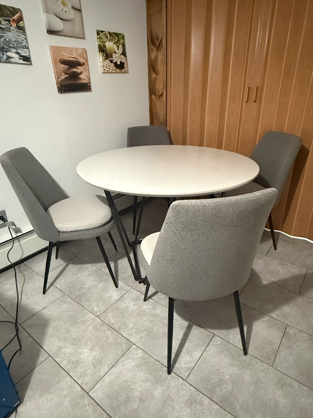 Modern Round Dining Table Set with 4 Upholstered Chairs